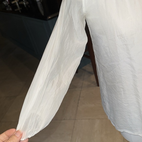 100% silk cream fully lined blouse- great neckline & shape - Picture 3 of 7